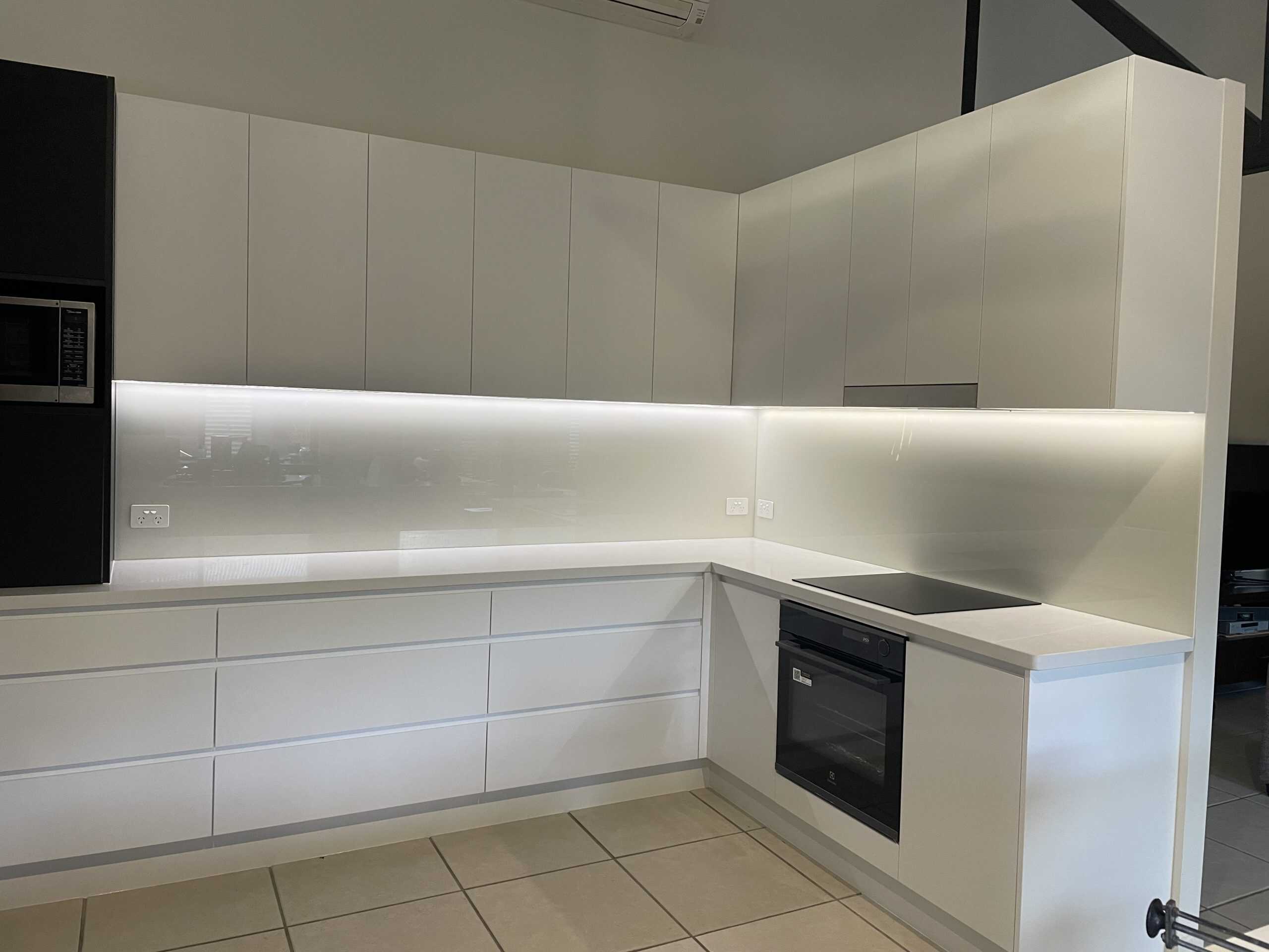 Expert Toughened Glass Services in Weyba Downs 43